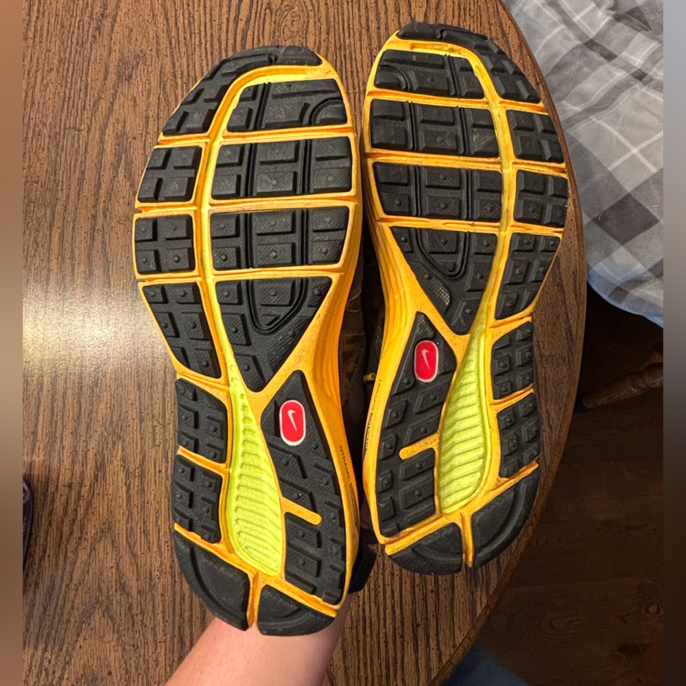 Nike livestrong 4Y unisex tennis shoes - Picture 8 of 8